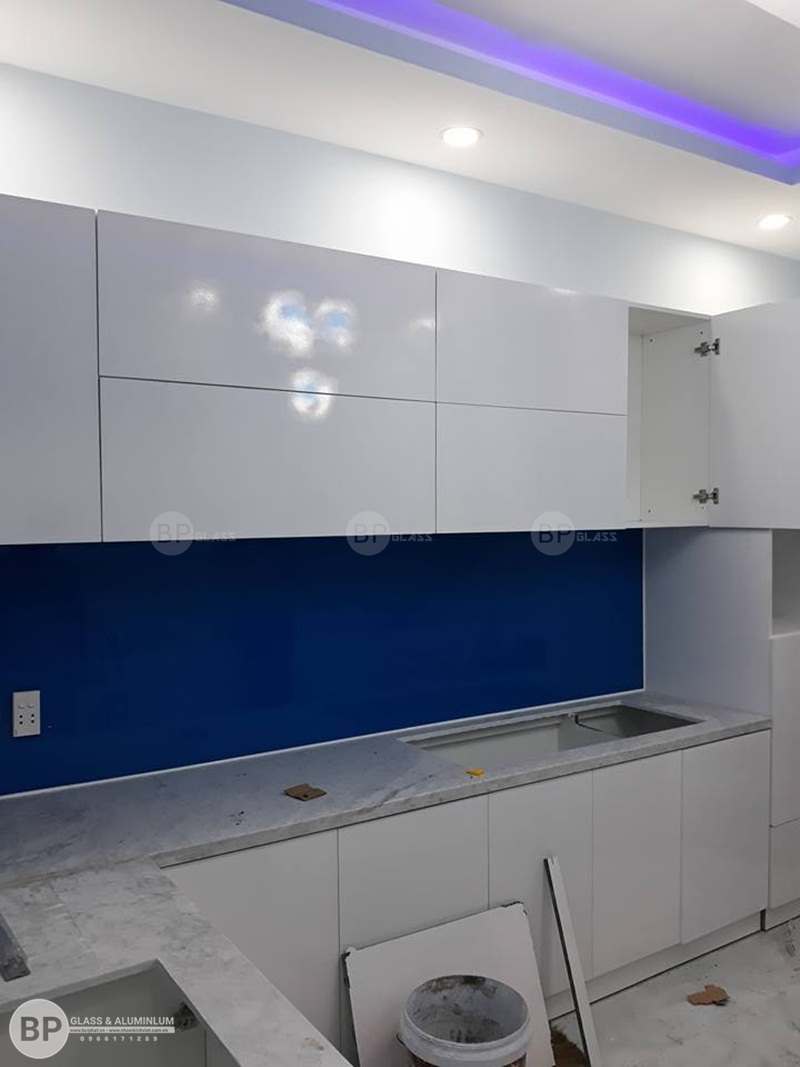 Kính bếp màu xanh nước biển tại Hồ Chí Minh